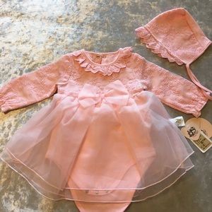 Pink dress for baby girl with bonnet